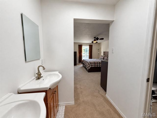 15631 Hedgeford Court 9, Chesterfield, MO 63017