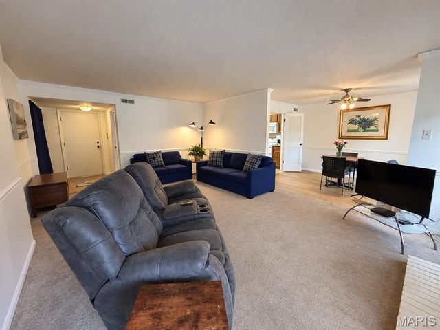 15631 Hedgeford Court 9, Chesterfield, MO 63017