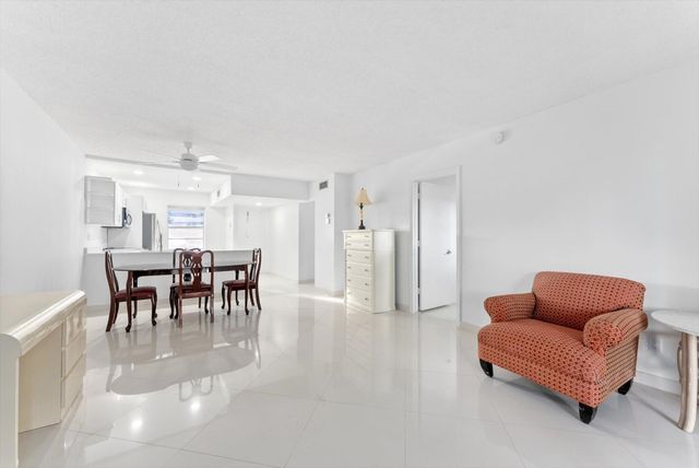 7797 Golf Cir Drive 104, Margate, FL 33063