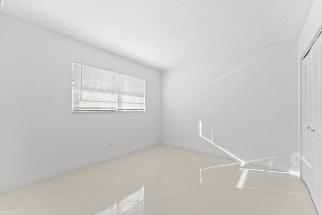 7797 Golf Cir Drive 104, Margate, FL 33063