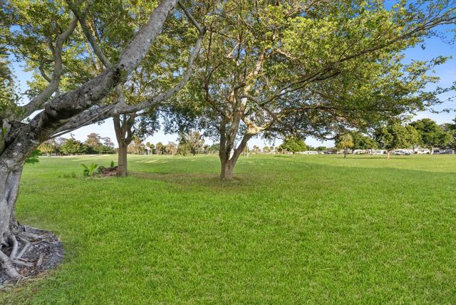 7797 Golf Cir Drive 104, Margate, FL 33063