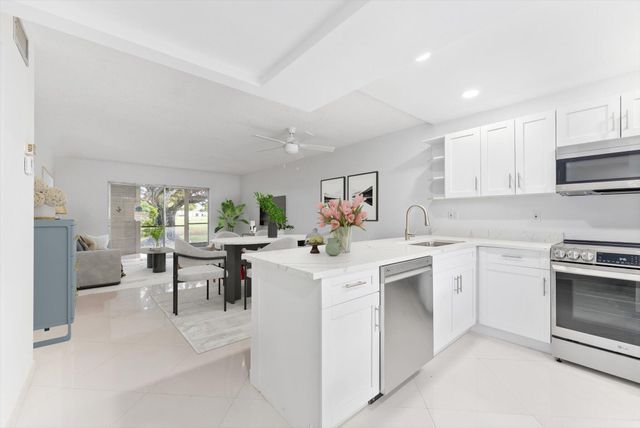 7797 Golf Cir Drive 104, Margate, FL 33063