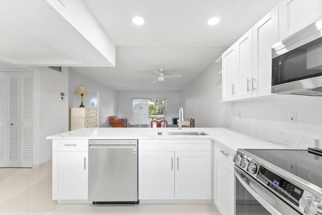 7797 Golf Cir Drive 104, Margate, FL 33063