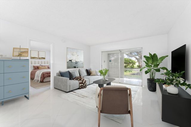 7797 Golf Cir Drive 104, Margate, FL 33063