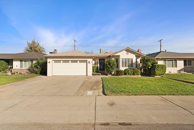 2107 Yosemite Dr, Lodi, CA 95242