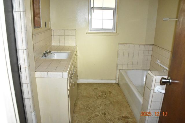 4115 E Dayton Avenue, Fresno, CA 93726