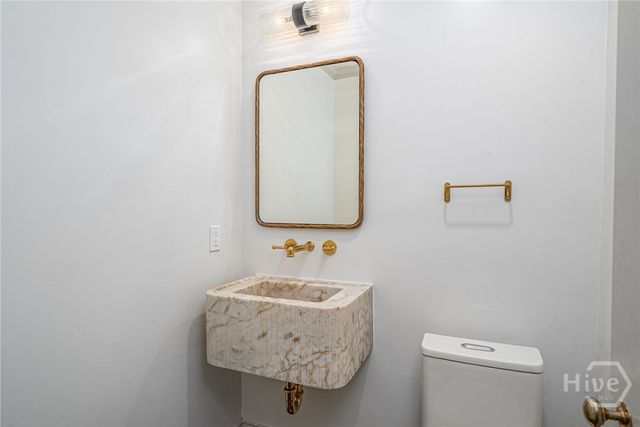 110 W Taylor Street, Savannah, GA 31401