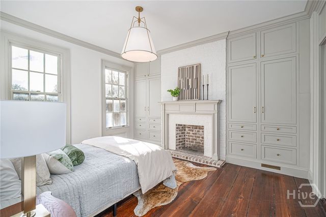 110 W Taylor Street, Savannah, GA 31401