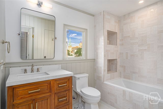 110 W Taylor Street, Savannah, GA 31401