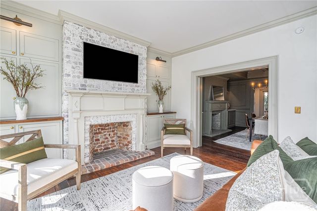 110 W Taylor Street, Savannah, GA 31401