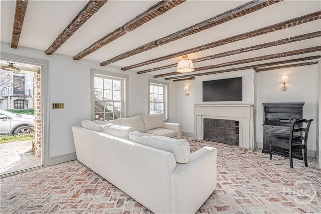 110 W Taylor Street, Savannah, GA 31401