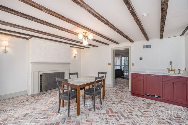 110 W Taylor Street, Savannah, GA 31401