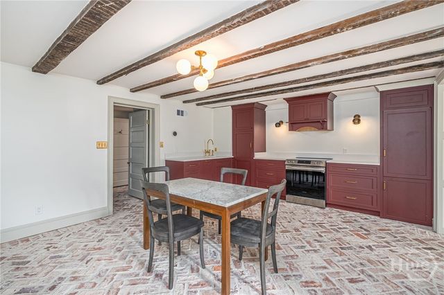 110 W Taylor Street, Savannah, GA 31401