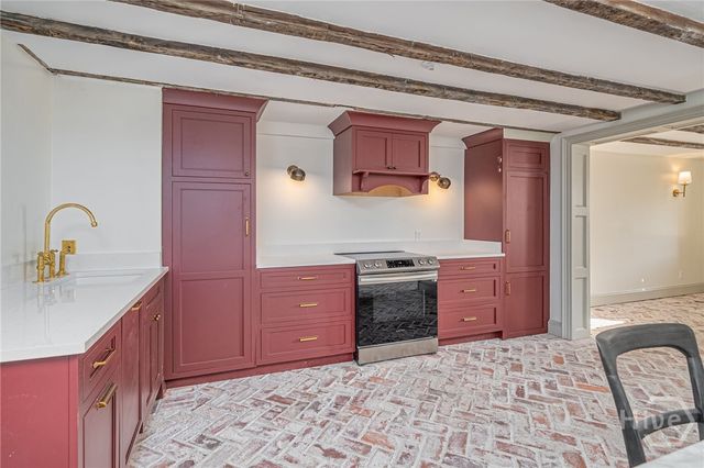 110 W Taylor Street, Savannah, GA 31401