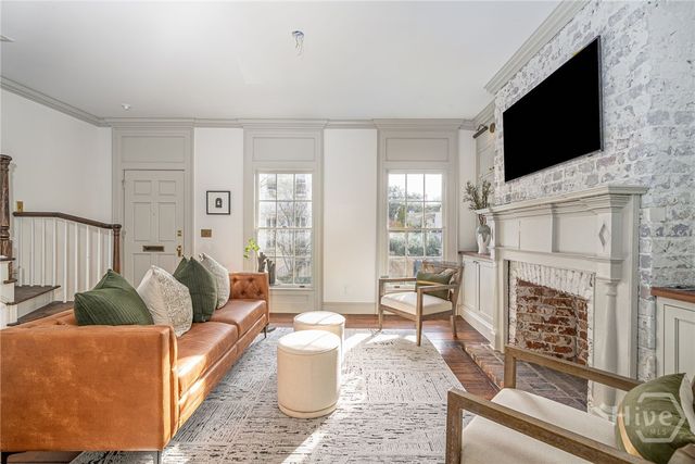 110 W Taylor Street, Savannah, GA 31401