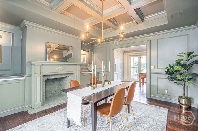 110 W Taylor Street, Savannah, GA 31401