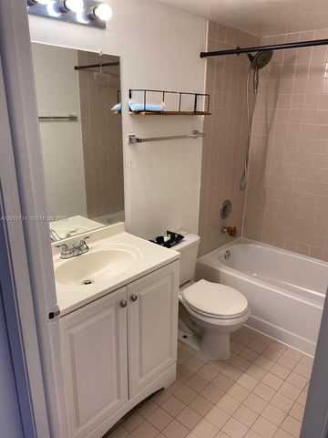 8240 SW 210th St 111, Cutler Bay, FL 33189