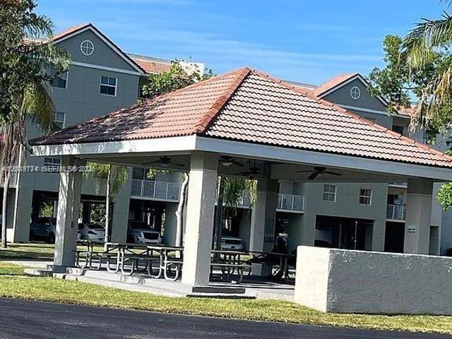 8240 SW 210th St 111, Cutler Bay, FL 33189