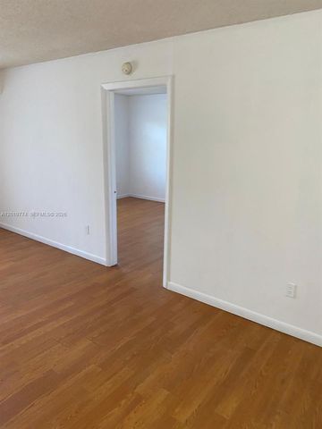8240 SW 210th St 111, Cutler Bay, FL 33189