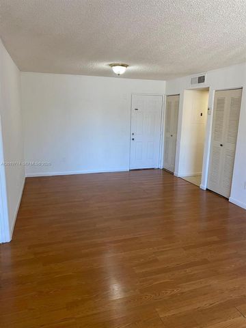 8240 SW 210th St 111, Cutler Bay, FL 33189