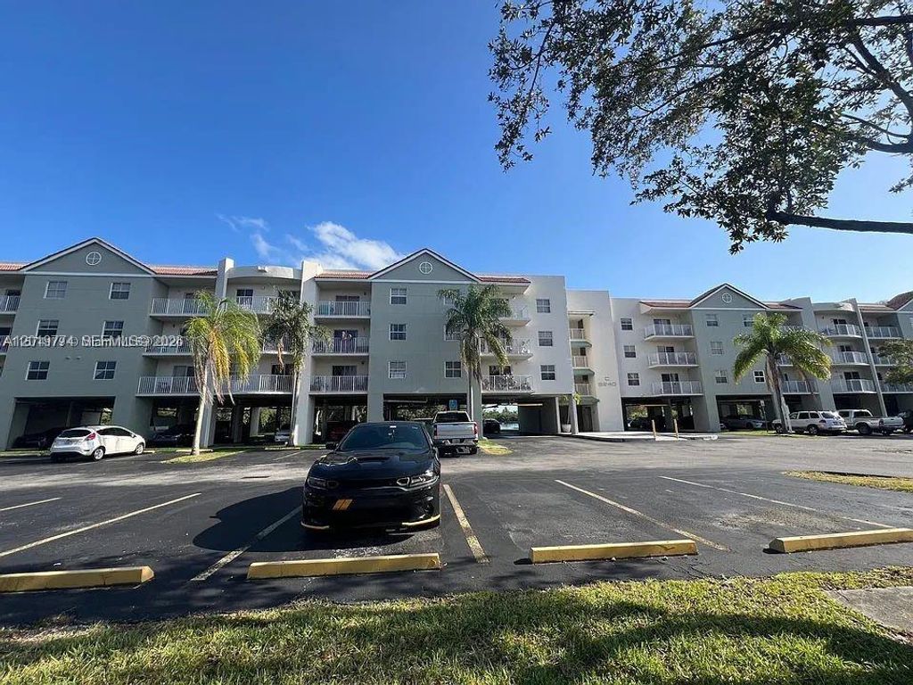 8240 SW 210th St 111, Cutler Bay, FL 33189