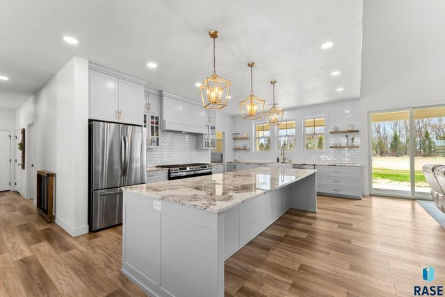 27203 Cedar Ridge Ct, Harrisburg, SD 57032