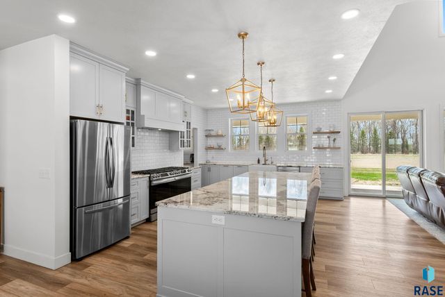 27203 Cedar Ridge Ct, Harrisburg, SD 57032