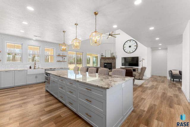 27203 Cedar Ridge Ct, Harrisburg, SD 57032