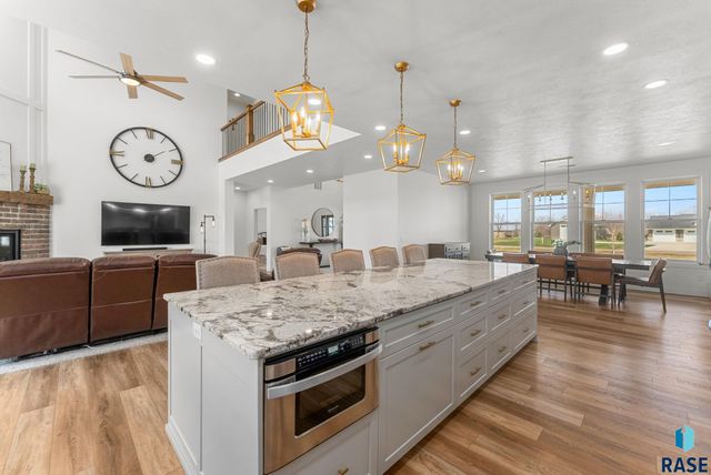 27203 Cedar Ridge Ct, Harrisburg, SD 57032