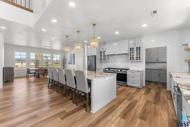 27203 Cedar Ridge Ct, Harrisburg, SD 57032