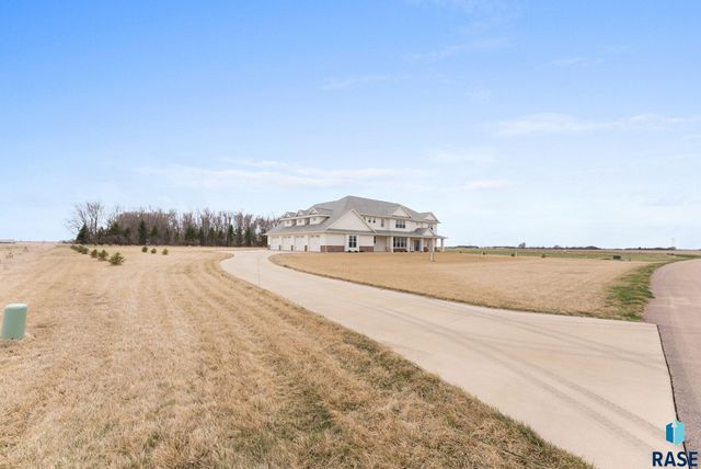 27203 Cedar Ridge Ct, Harrisburg, SD 57032
