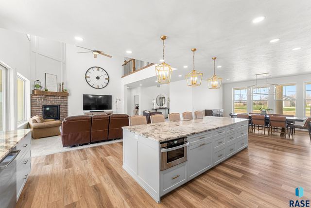 27203 Cedar Ridge Ct, Harrisburg, SD 57032