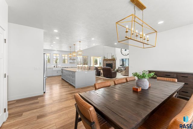 27203 Cedar Ridge Ct, Harrisburg, SD 57032