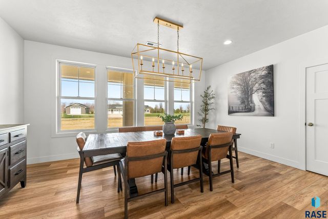 27203 Cedar Ridge Ct, Harrisburg, SD 57032