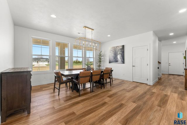 27203 Cedar Ridge Ct, Harrisburg, SD 57032