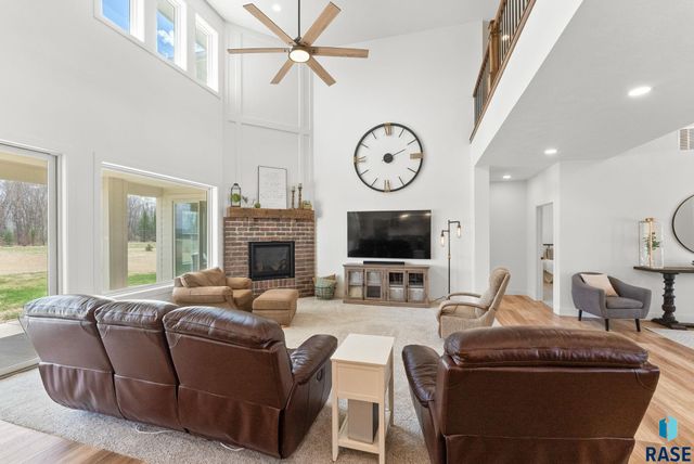 27203 Cedar Ridge Ct, Harrisburg, SD 57032