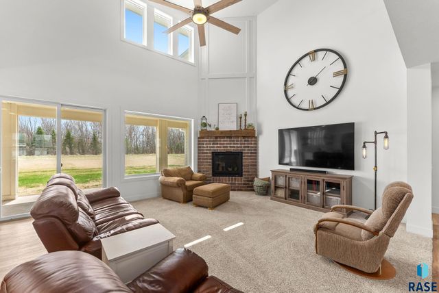27203 Cedar Ridge Ct, Harrisburg, SD 57032