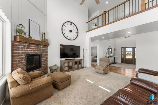 27203 Cedar Ridge Ct, Harrisburg, SD 57032