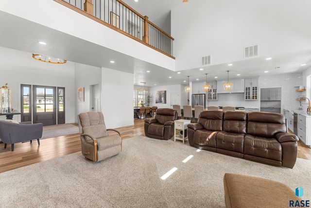 27203 Cedar Ridge Ct, Harrisburg, SD 57032