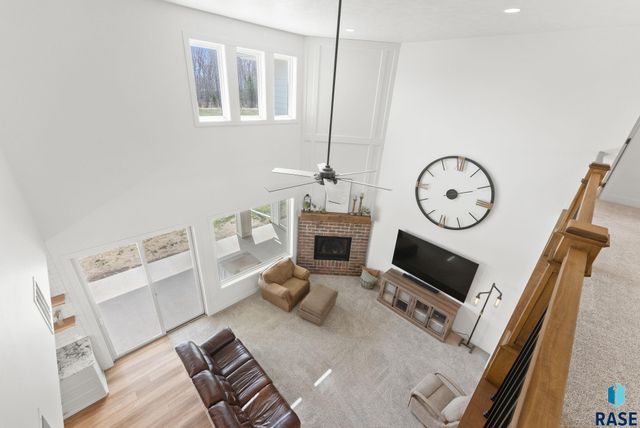 27203 Cedar Ridge Ct, Harrisburg, SD 57032