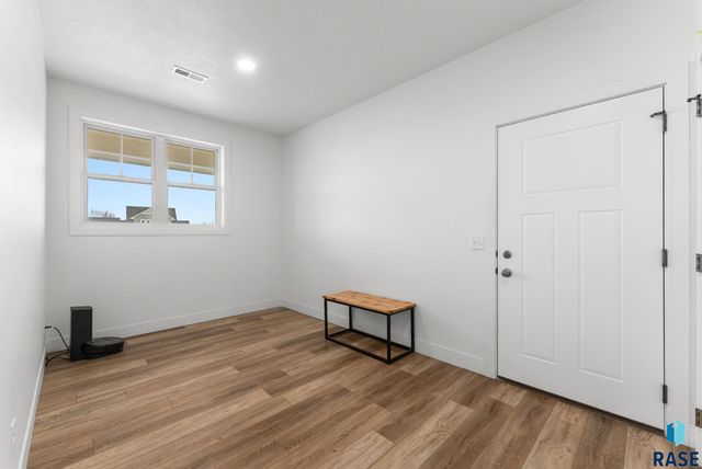 27203 Cedar Ridge Ct, Harrisburg, SD 57032