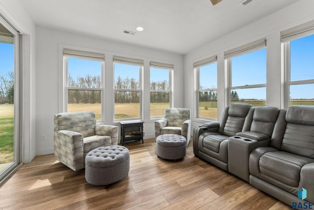 27203 Cedar Ridge Ct, Harrisburg, SD 57032