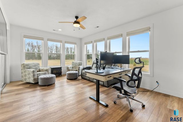 27203 Cedar Ridge Ct, Harrisburg, SD 57032