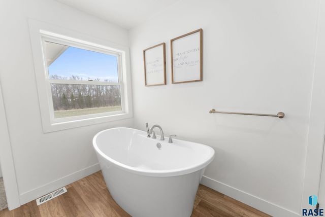27203 Cedar Ridge Ct, Harrisburg, SD 57032