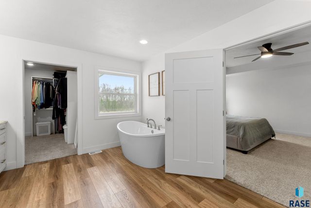 27203 Cedar Ridge Ct, Harrisburg, SD 57032