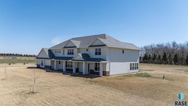 27203 Cedar Ridge Ct, Harrisburg, SD 57032