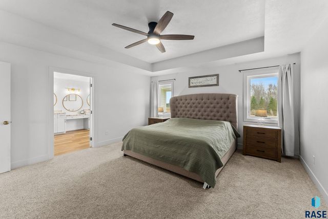 27203 Cedar Ridge Ct, Harrisburg, SD 57032