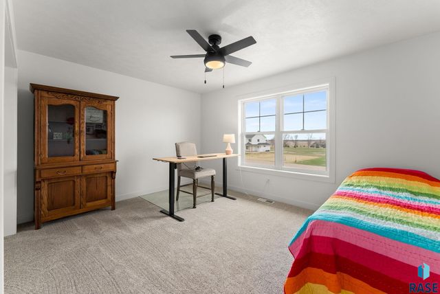 27203 Cedar Ridge Ct, Harrisburg, SD 57032