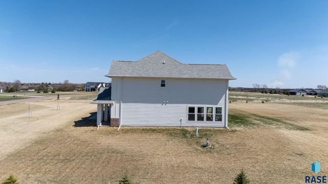 27203 Cedar Ridge Ct, Harrisburg, SD 57032