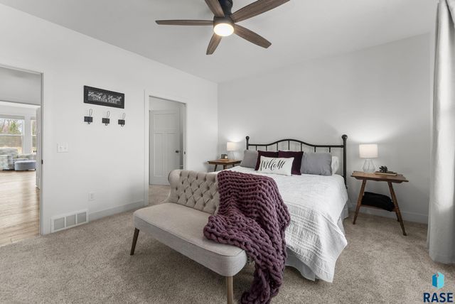 27203 Cedar Ridge Ct, Harrisburg, SD 57032